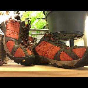 EUC Keen Hiking Shoes U.S. 8.5/Euro 39